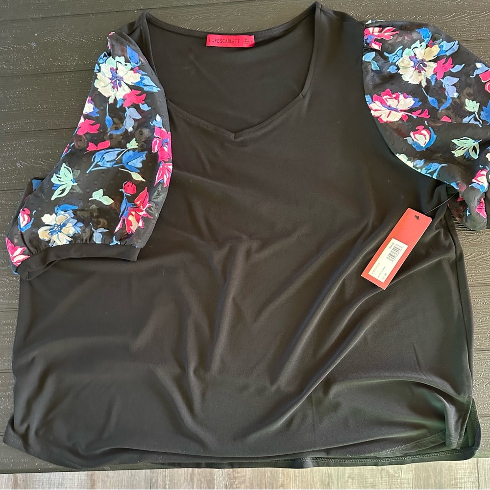 Love Scarlett floral sleeve top 3X NWT